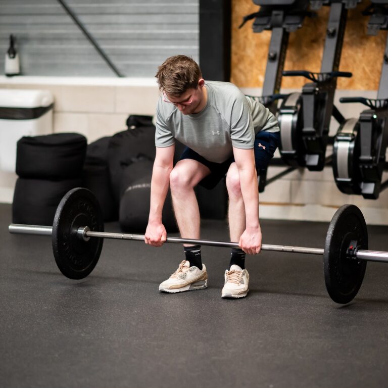 Nieuwe blog over Creatine online!
Reageer met ‘creatine’ onder deze post en we sturen je de link via DM 💪

Creatine is misschien wel het meest besproken supplement binnen CrossFit. Maar tussen alle adviezen op social media en marketing van supplementenmerken raakt één vraag vaak ondergesneeuwd:

Wat zegt de wetenschap eigenlijk?

In onze nieuwe blog duiken we in het onderzoek achter creatine.
Geen bro-science, maar wat studies écht laten zien over:

• Creatine bij CrossFit
• Effect op kracht en spiermassa
• De juiste dosering
• Voor wie het zinvol is (en voor wie niet)

Creatine is één van de weinige supplementen waarvan effectiviteit in meerdere wetenschappelijke studies is aangetoond. Maar het blijft een aanvulling op training, geen vervanging.

Benieuwd hoe het precies zit en of creatine iets voor jou is?

👉 Reageer met ‘creatine’ en we sturen je de blog.